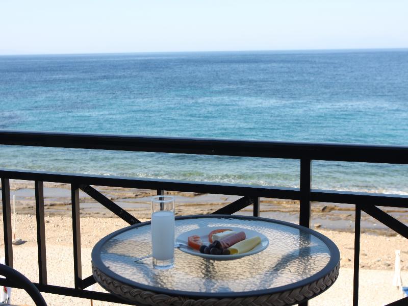Pebble Beach Hotel Plomari Eksteriør bilde