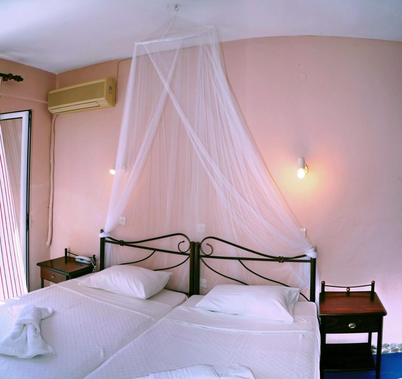 Pebble Beach Hotel Plomari Eksteriør bilde