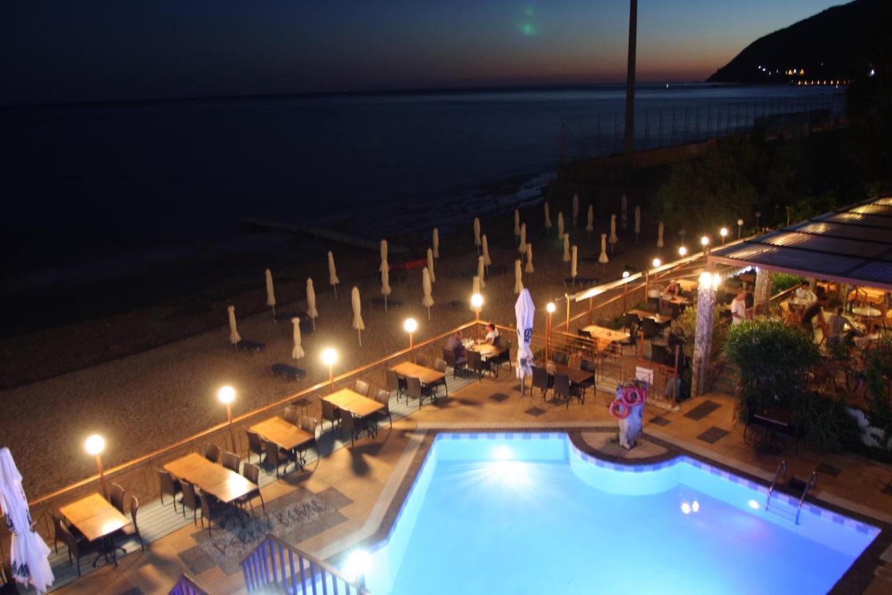 Pebble Beach Hotel Plomari Eksteriør bilde