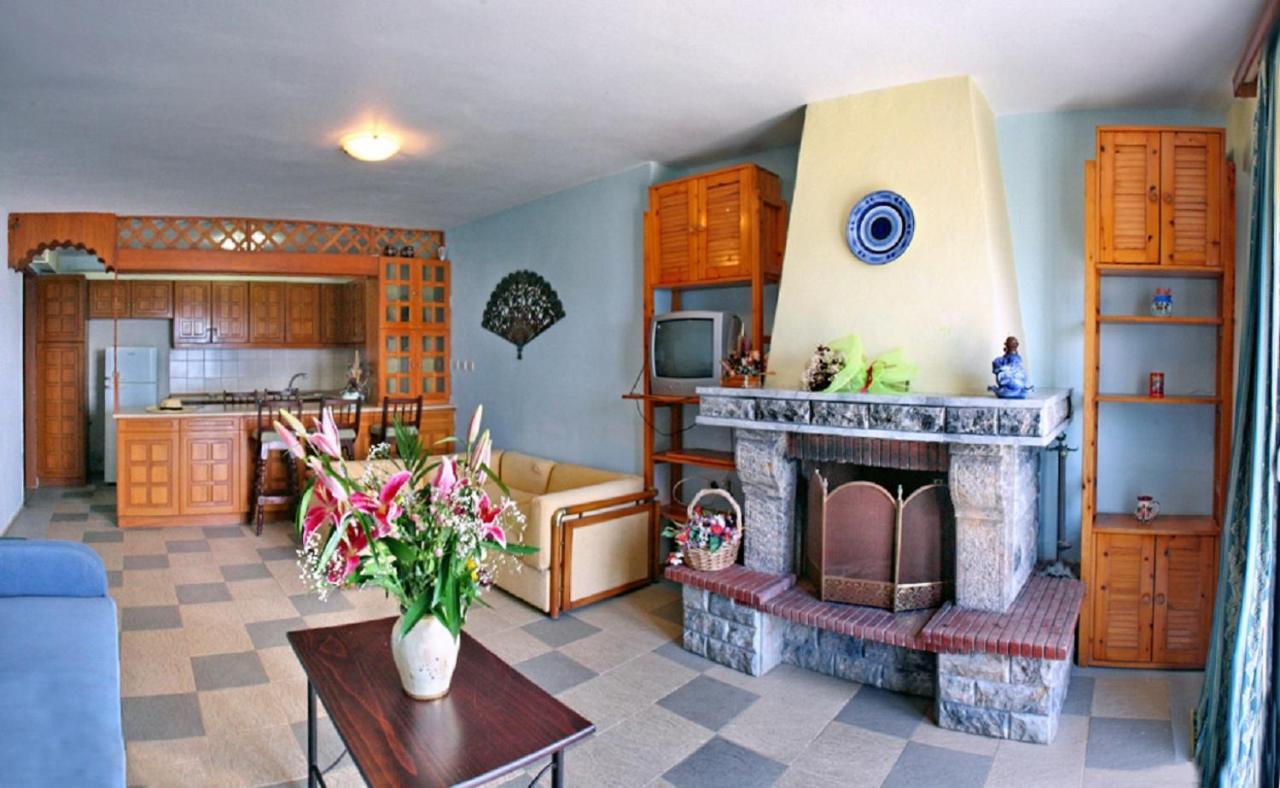 Pebble Beach Hotel Plomari Eksteriør bilde