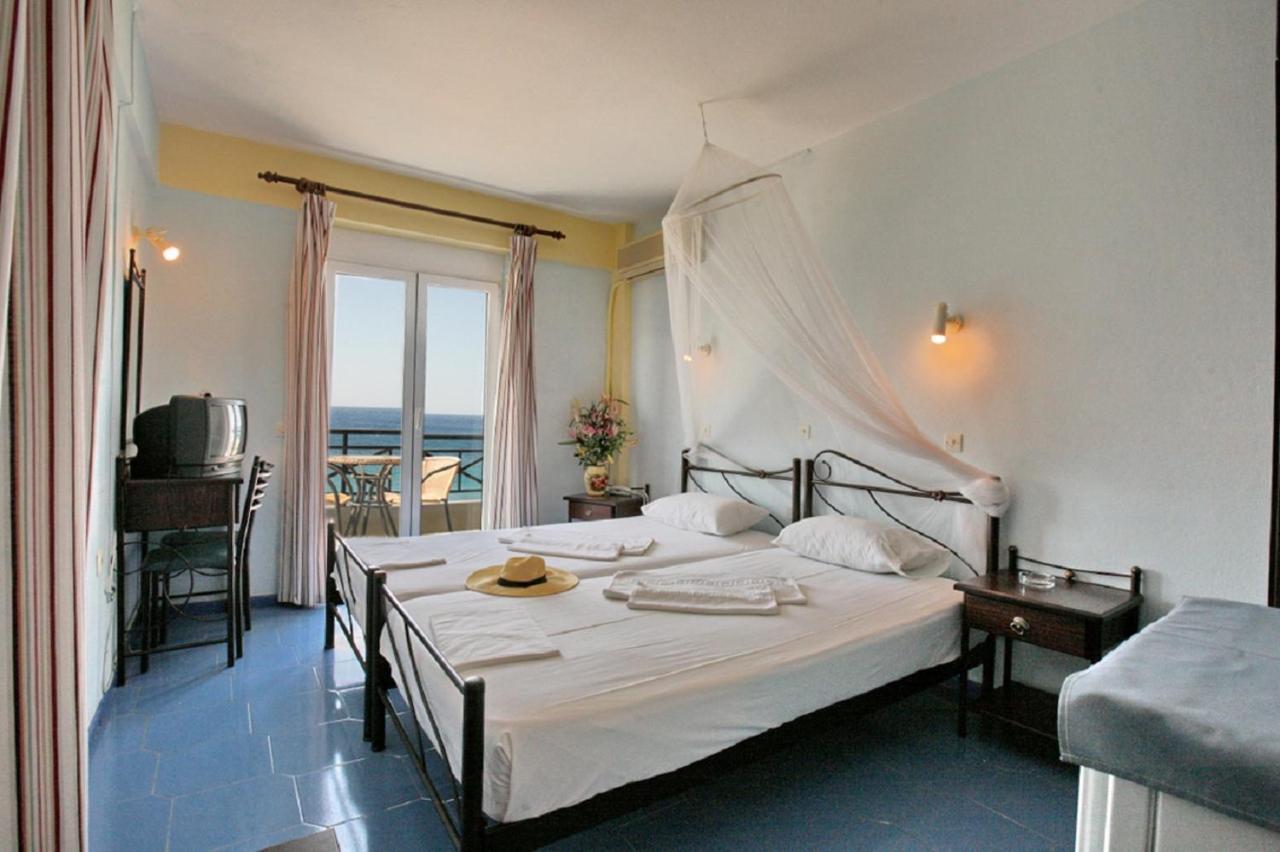 Pebble Beach Hotel Plomari Eksteriør bilde